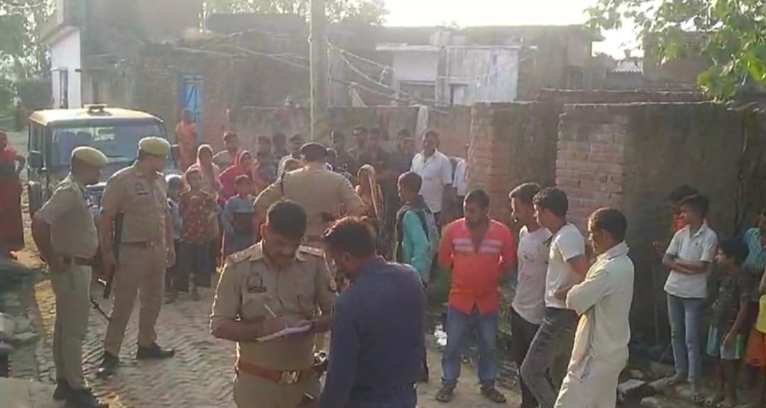 Bareilly News : ट्रैक्टर से कुचलकर युवक की मौत, परिजनों ने लगाया हत्या का आरोप, गांव में तनाव पुलिस तैनात