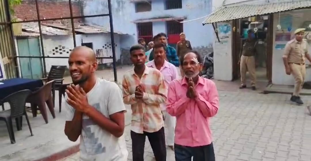 Bareilly News : थाने में रहम की भीख मांगते दिखे जुआरी, वीडियो सोशल मीडिया पर वायरल