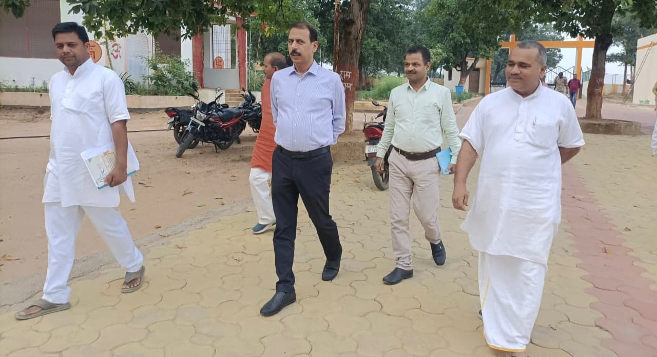 Sonbhadra News : जनजाति समुदाय के लिए प्रकल्प द्वारा किया जा रहा प्रयास सराहनीय-जिलाधिकारी