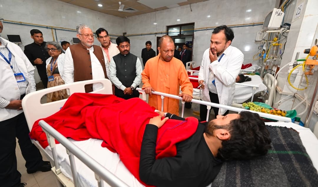 Prayagraj Kumbh : घायल श्रद्धालुओं से मिले सीएम योगी, बोले- घबराना मत सब ठीक हो जाएगा