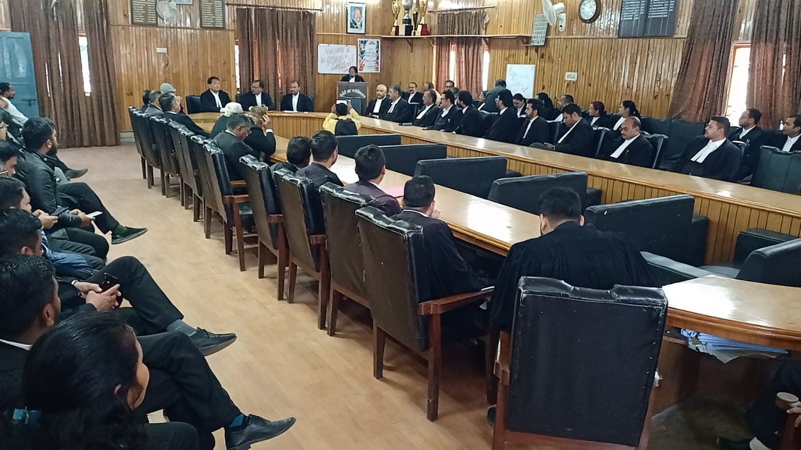 Uttarakhand News : दिल्ली उच्च न्यायालय के न्यायमूर्ति के घर नोटों की गड्डी बरामद होने की घटना के बाद अधिवक्ताओं ने की कार्यवाही की मांग