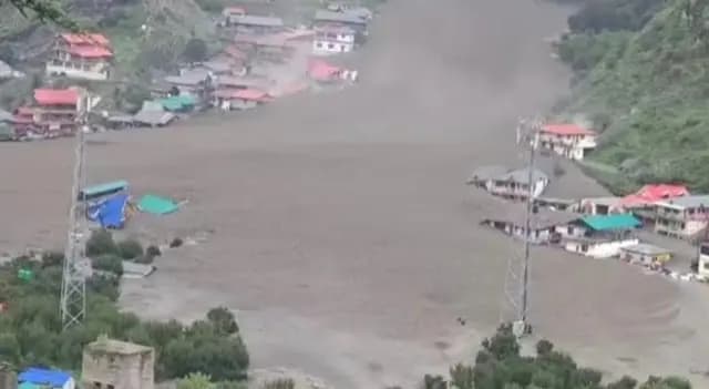उत्तरकाशी के धराली में बादल फटने के बाद बड़ी तबाही, रेस्क्यू टीम ने अब तक 150 लोगों को सुरक्षित निकाला 