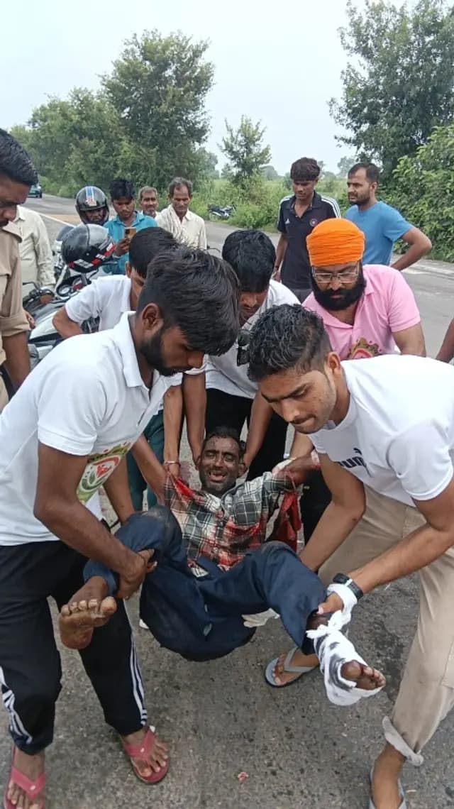 Lakhimpur Kheri news  : पसगवां के जेबीगंज हाइवे बाईपास पर सड़क हादसा, 2 गंभीर 