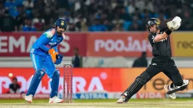 दूसरे वनडे मैच में न्यूजीलैंड ने भारत को 7 विकेट से हराया, सीरीज 1-1 पर बराबरी 