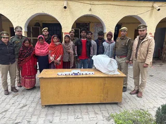 Shahjahanpur news : झांसा देकर ठगी व चोरी करने वाले गैंग का पर्दा फाश, चार महिलाओं समेत चार पुरुष गिरफ्तार 