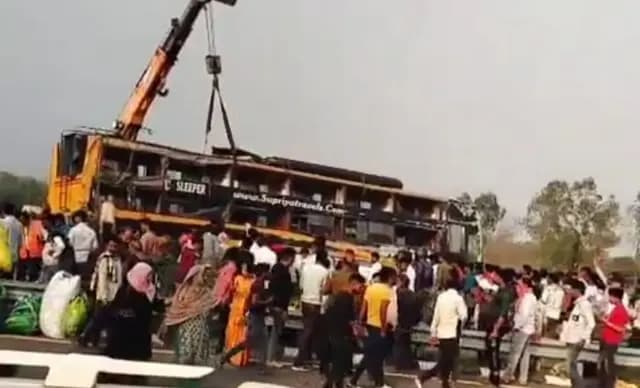 UP News : पूर्वांचल एक्सप्रेसवे पर बड़ा सड़क हादसा, डबल डेकर बस अनियंत्रित होकर पलटी, 5 लोगों की मौत, 16 सवारियां घायल 