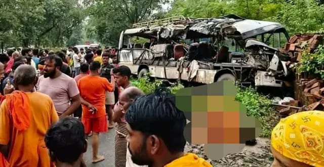 Jharkhand News : देवघर में कांवड़ियों से भरी बस ट्रक से टकराई, 18 श्रद्धालुओं की मौत, कई घायल 