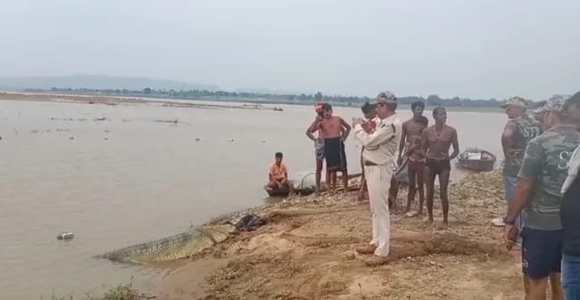 Sonbhadra Breaking News : आखिरकार पकड़ा गया विशालकाय मगरमच्छ, मध्यप्रदेश वन विभाग की टीम ने पकड़ा 