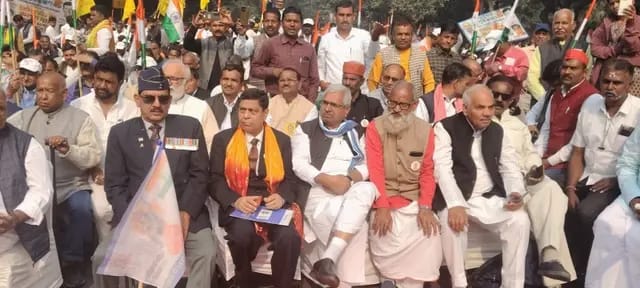 Sonbhadra News :सोनभद्र से दिल्ली पहुंचा प्रतिनिधि मंडल, रेजांगला युद्ध के अमर शहीदों को दी श्रद्धांजलि
