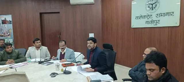 Ghazipur news : गोआश्रय स्थलों को लेकर जिलाधिकारी ने व्यक्त किया नाराज़गी