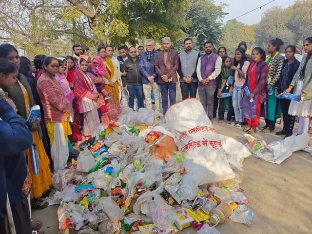 Varanasi News : कूड़ा प्रबंधन के लिए वाराणसी मंडल में शुरू होगी एक नई पहल–डीडी पंचायत 