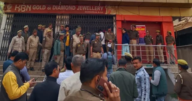 Sonbhadra News : कोडीन युक्त कफ सिरप तस्करी के आरोपित की लगभग 28.50 करोड़ की चल-अचल सम्पत्ति को कुर्क करने की कार्यवाही शुरू