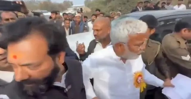 UP News : बीजेपी विधायक व मंत्री के बीच नोकझोंक, विधायक ने खोल दी मंत्री के विभाग की पोल, अखिलेश यादव ने कसा तंज 