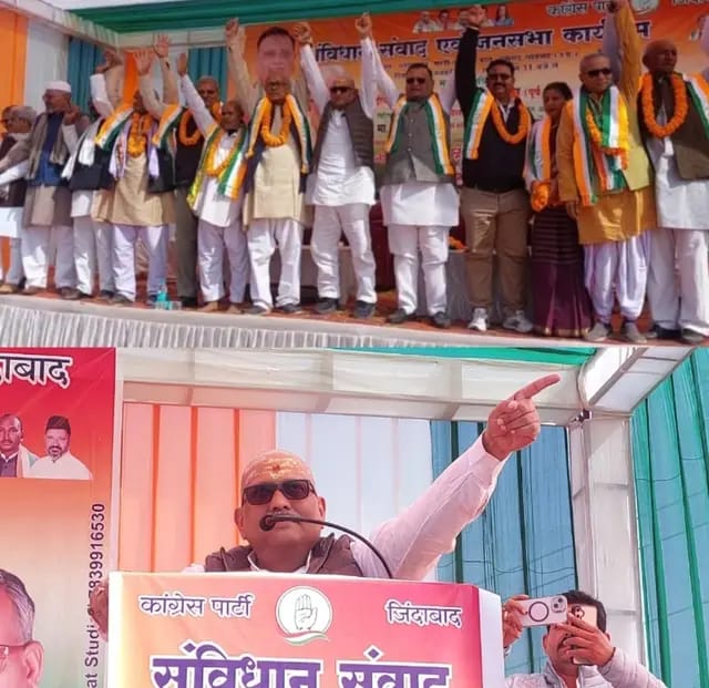 Sonbhadra News : सोनभद्र में गरजे अजय राय, बोले - भगवा वस्त्र पहन प्रदेश में घूम रहा एक ढोंगी बाबा