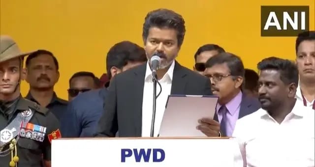 तमिलनाडु में बन गयी विजय की सरकार, ली मुख्यमंत्री की शपथ