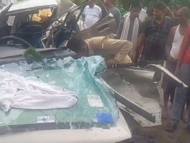 UP News : बाराबंकी में भीषण सड़क हादसा, 4 लोगों की मौत, एक घायल