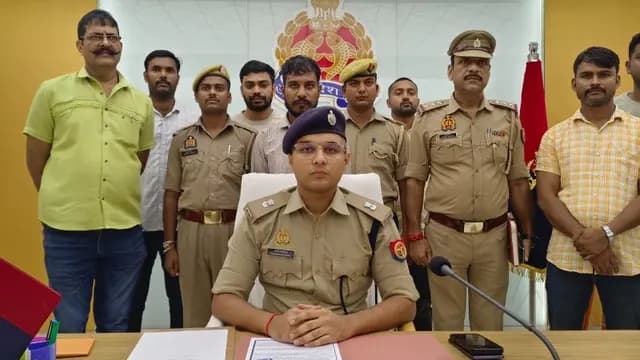 Sonbhadra News : कार की डिग्गी में छिपाकर ले जा रहे थे ₹28 लाख का गांजा, शातिर तस्कर गिरफ्तार