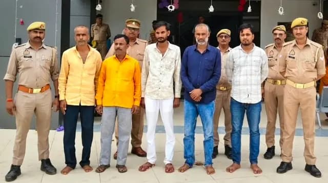 Sonbhadra News : рдорд╛рд░рдкреАрдЯ рдФрд░ рдЬрд╛рди рд╕реЗ рдорд╛рд░рдиреЗ рдХреА рдзрдордХреА рдорд╛рдорд▓реЗ рдореЗрдВ рдкрд╛рдВрдЪреЛрдВ рдирд╛рдордЬрдж рдЖрд░реЛрдкреА рдЧрд┐рд░рдлреНрддрд╛рд░