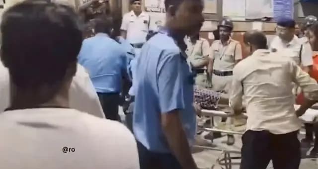 कोलकाता के दुर्गा पंडाल में भगदड़, 17 लोगों की मौत की खबर, कई घायल