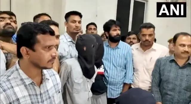 टाइगर श्रॉफ फायरिंग केस : कोटा में ट्रेन से पकड़े गए तीन संदिग्ध, पुलिस कर रही पूछताछ